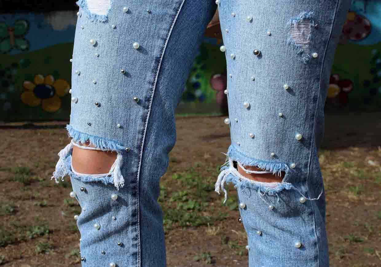 Versierde Jeans: Van Klassiek naar Modevoorhoede met een Stralende Make-over